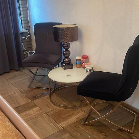Private Room In The Centre Of Tilburgo Exterior foto